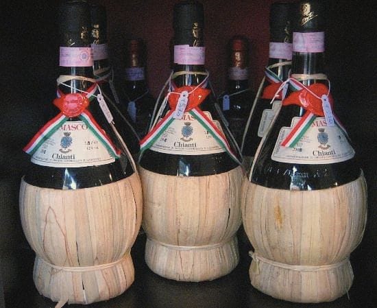 I fiaschi, in divisa tricolore